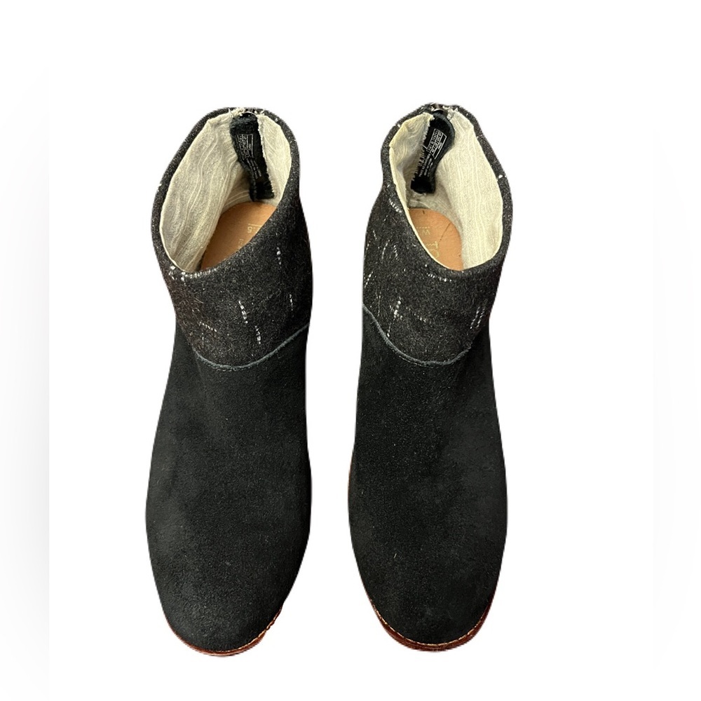 Toms women’s 7.5 Leila suede and dotted wool ankle boots, black - Picture 2 of 5